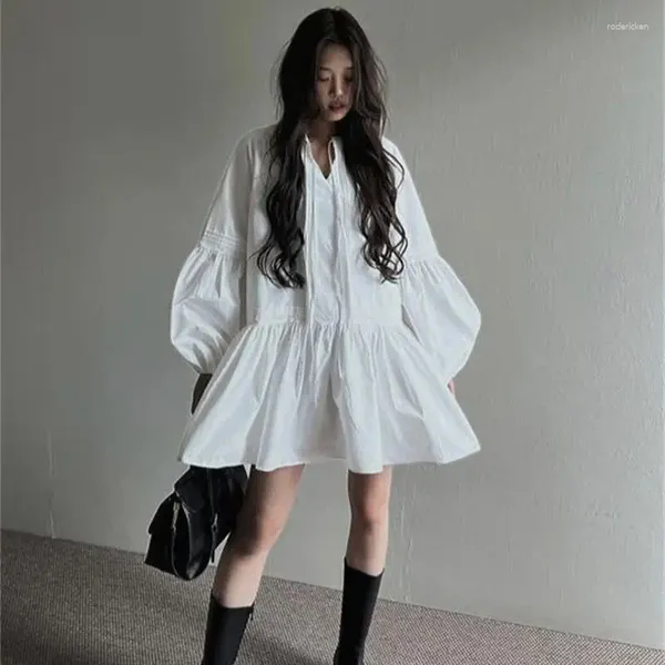 Vestidos casuais moda solta vestido branco laço-up pescoço completo lanterna manga mini camisa elegante clássico plissado para mulher q578