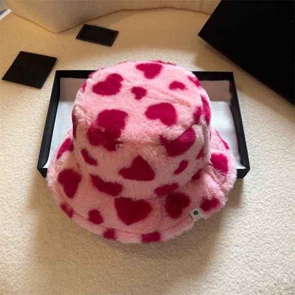 Cappello a secchiello per capelli di coniglio Cappello da pescatore caldo e soffice Cappello da designer Donna Berretto da uomo MI Casquettes Cappellini in cashmere a forma di cuore Cappelli a secchiello con stampa leopardata rosa invernale