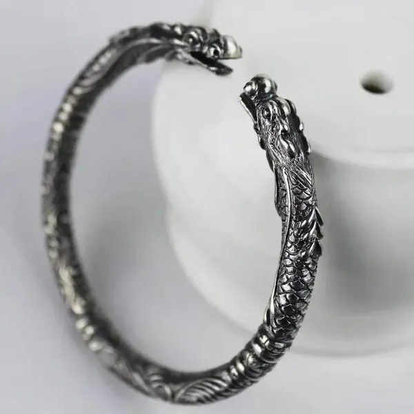 Bracciale rigido con doppia testa di drago, intaglio vintage con trama unica, apertura in argento antico, colore brillante