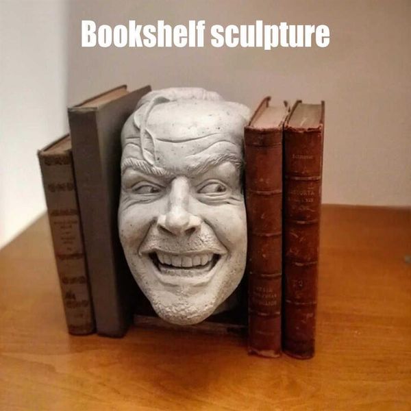 Skulptur der leuchtenden Buchstütze Bibliothek Heres Johnny Skulptur Harz Desktop Ornament Bücherregal B88 2106073197