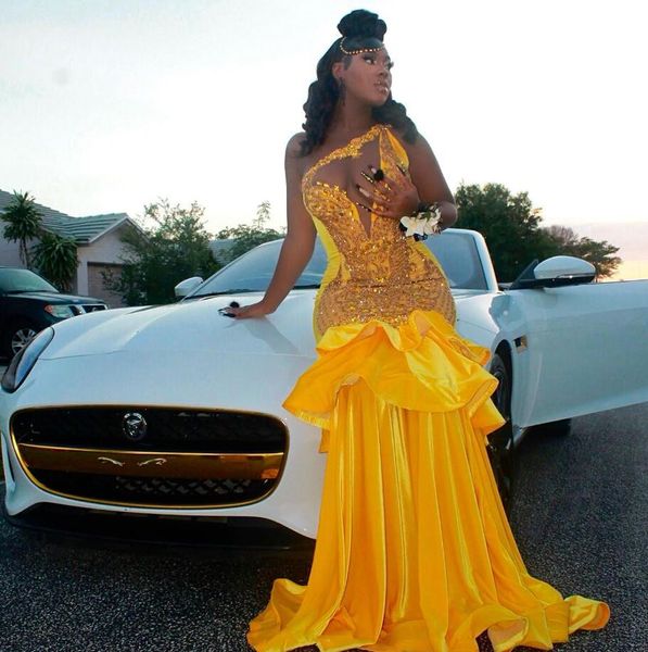 Gelbe Meerjungfrau Afrikanische Abend formelle Kleidung für Frauen Luxuskristall One Schulter Samt Geburtstag Prom Kleid Roben de Gala