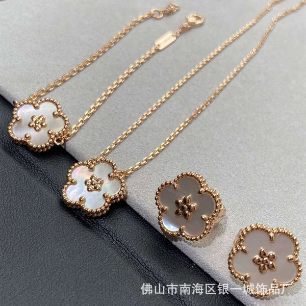 Trifoglio S925 Argento sterling placcato Oro rosa Fritillaria bianca Quattro foglie Erba Plum Blossom Collana Bracciale Rete in oro Gioielli van