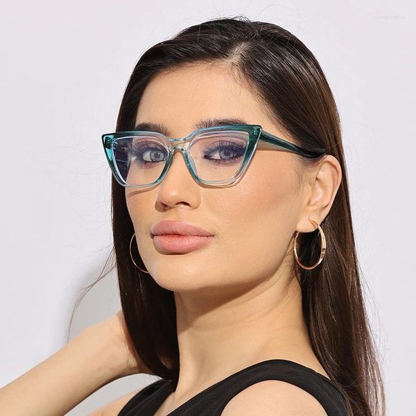 Occhiali da sole 2023 moda europea e americana Cat Eye specchio piatto occhiali anti luce blu montatura inserto occhi gamba a molla per le donne