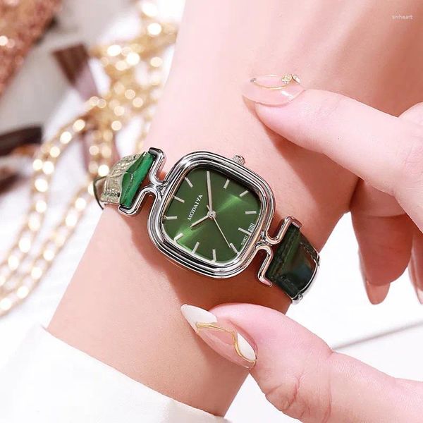 Relógios de pulso 2023 relógio feminino pu cinto verde pequeno mostrador quadrado à prova d'água versátil e compacto menina estudante relógio festa presente