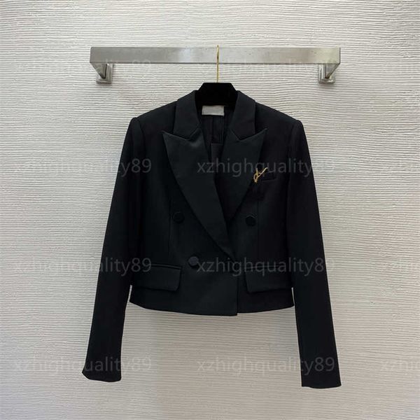 Giacche Giacca da donna firmata Blazer Giacca da abito nera di lusso Spilla in metallo Maniche lunghe Scollo a V Moda Top Slim Fit Giacca corta da donna Abbigliamento