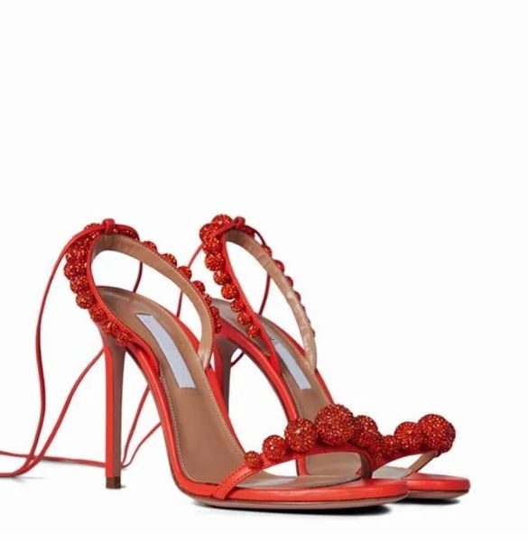 Designer di lusso aquazzurasandal Sandali da ballerina da discoteca Perline Cravatte alla caviglia impreziositi da cristalli Abito con tacco a spillo Sandali da sposa per feste di nozze punta aperta in pelle rossa