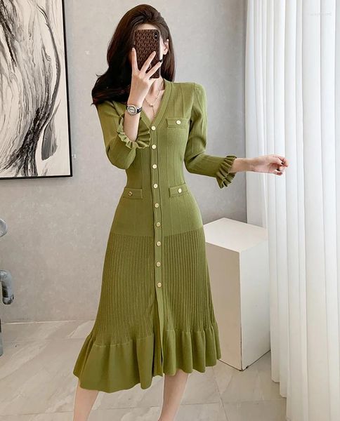 Casual Kleider 2023 Herbst Winter Frankreich Hochwertige Strick Grün V-ausschnitt Langarm Kleid Frauen Elegante Luxus Einreiher