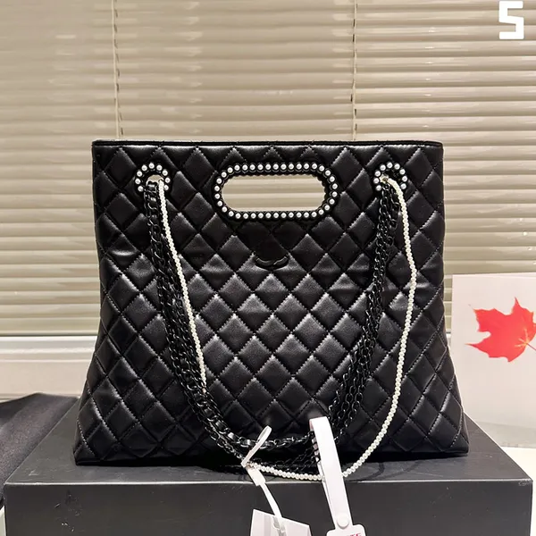 33x27cm Pérola Decoração Lidar Com Designer Mulheres Bolsa De Ombro Tote Oco Out Hardware De Metal Preto Couro Macio Matelassê Corrente Bolsa De Diamante Bolsa De Embreagem De Luxo