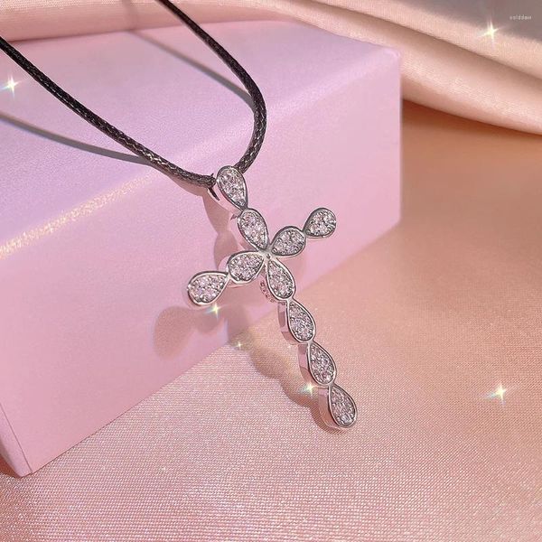 Collane a pendente Collana femminile placcata con drop di platino cristallo zircone cross religioso Gioielli Regalo