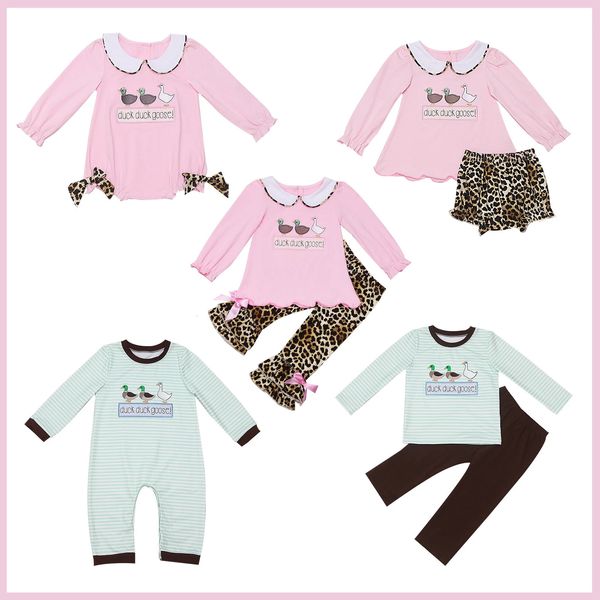 Set di abbigliamento 2023 Stile 2 pezzi Tuta per bambini Set a maniche lunghe Vestiti per ragazza Pagliaccetto Abito a bolle Anatra Ricamo Tuta Abiti Pantaloni leopardati 231207