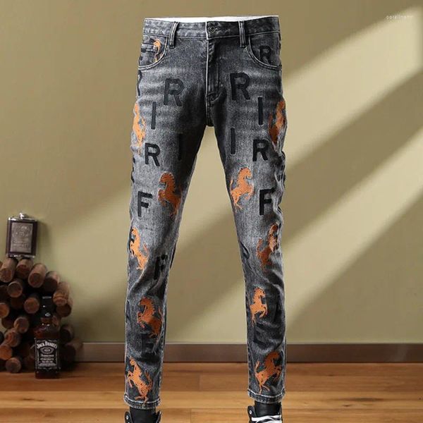 Männer Jeans Brief Gestickte Blumen Jean Männer Europäischen Hombre Slim Fit Für Trend Marke Motorrad Hose Mens Skinny