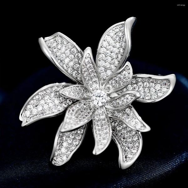 Spille Bella atmosfera francese Micro zircone intarsiato Spilla fiore Bauhinia Pin per ragazza Elegante gioielli di moda Fibbia floreale