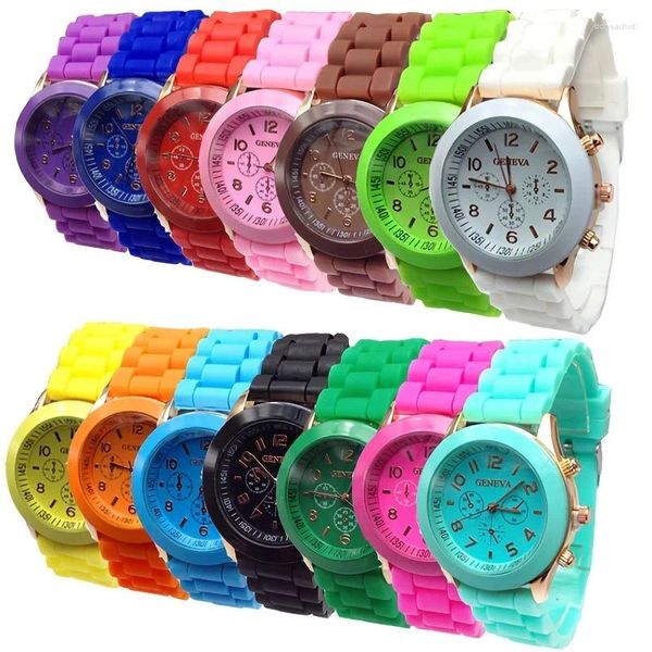 Relógios de pulso elegante ponteiro redondo relógio de quartzo - triplo dial silicone pulseira esportes relógio de pulso para mulheres homens