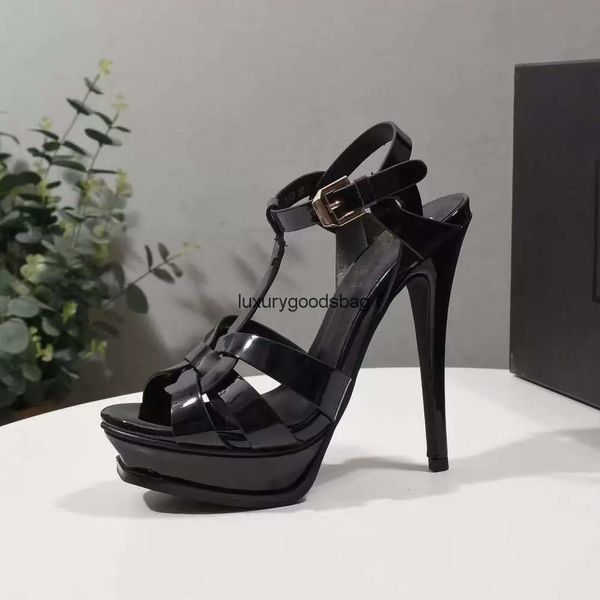 Moda mizaç tasarımcısı kadın sandaletler haraç patent deri platform sandal stiletto yüksek topuk ayakkabı t-kayış yüksek topuklu ayakkabılar