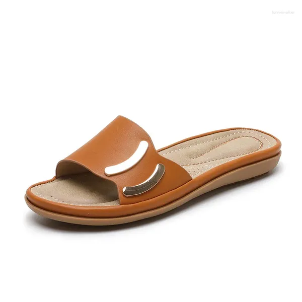 Sandali Qianshuyi Chic Brown Bohemian Slide Metal Decor Beach Flats Nave gratuita Estate 2024