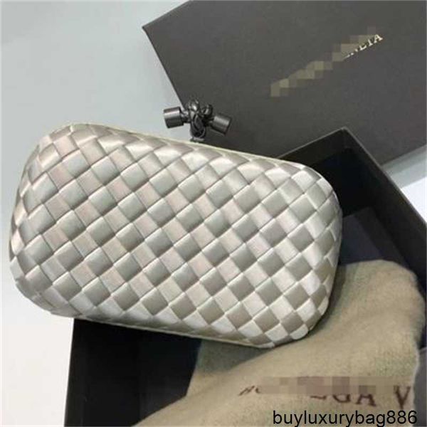 Bolsas femininas Kont Bolsas de grife BottegaaVeneta 2024 Nova bolsa feminina de couro genuíno com tecelagem de fita e bolsa de banquete de pele de cobra de água mesmo estilo bolsa pequena HB1U