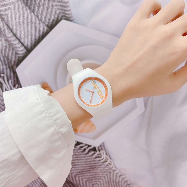 L'orologio per coppie di studenti super popolare di Instagram, versione coreana da donna, semplice alla moda, piccolo e fresco impermeabile, versatile e