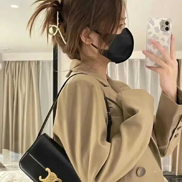 Legal Copy Deisgner Celinss Bags Online-Shop Sailin Arc de Triomphe 2023 Neue Unterarmtasche High Fashion Koreanischer Stil Mittelalter One Shoulder Stick Letter Sealing Wom