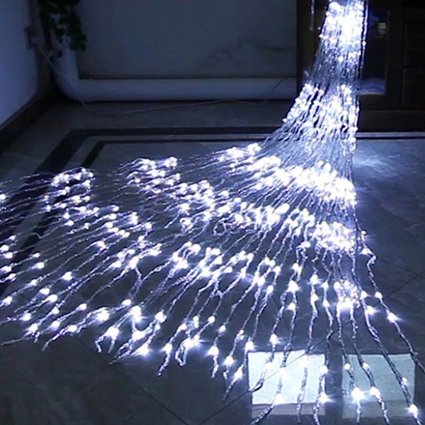 Decorações de Natal Thrisdar 3X 6X Fluxo de Água Nevando Efeito Cortina Fada String Light Xmas Festa de Casamento El Janela Cachoeira Icicle Light 231207