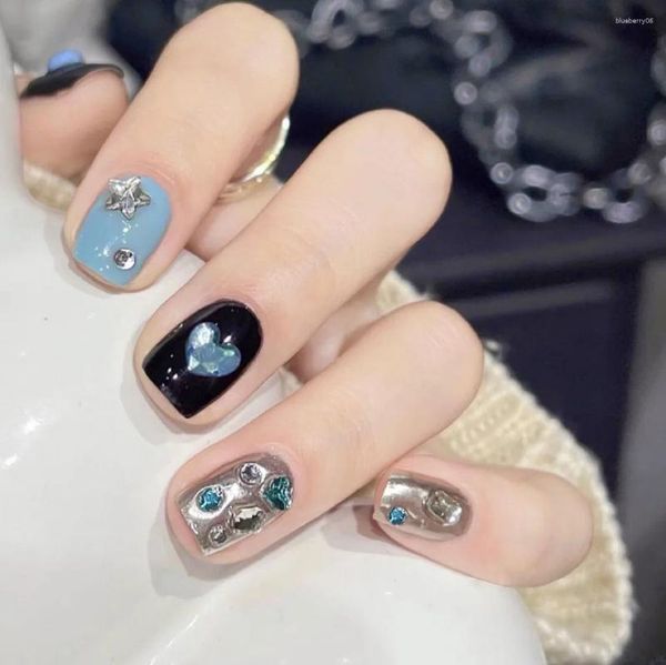 Unghie finte 24 pezzi carino cuore blu argento diamante rimovibile usura nail art Y2K Vitality Girl breve stella finta patch