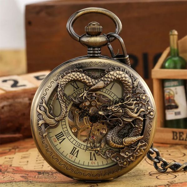 Relógios de bolso Bronze Hollow Dragon Display Half Hunter Relógio de Bolso Mecânico Legal Antigo Pingente Manual Mecanismo Relógio de Bolso Presente Masculino 231207