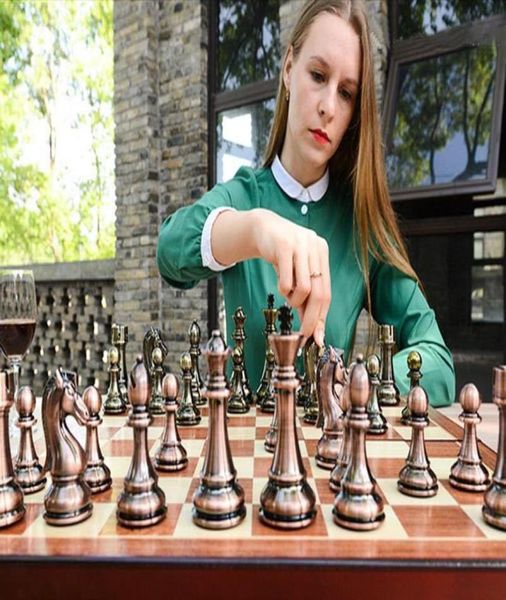 Zinklegierungs-Metallschachstück-Schach-handgemachtes faltendes hölzernes Schachbrett-exquisites und einfach zu tragendes Familienschach-Set3256457