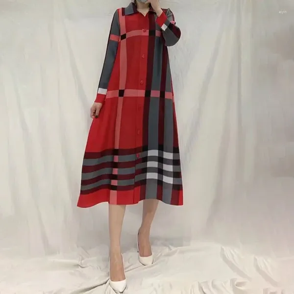 Vestidos Casuais Cardigan Mulheres Casaco Miyake Pregas Moda Checkered Clash-Cor Lapelas Soltas Mid-Length Style Shirtdress 2023 Verão