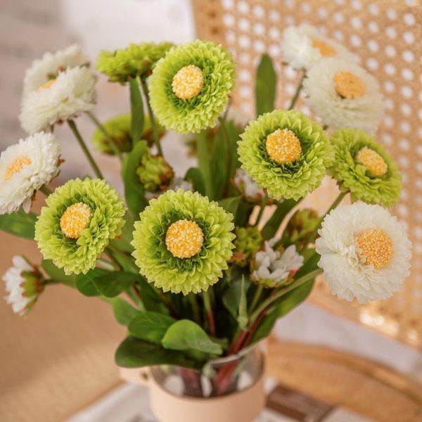 Dekoratif Çiçekler Yuvarlak Chrysantemums Yapay Ev Dekorasyon Bahçelerinde Noel Süslemelerini Süslemek İçin Kullanılır