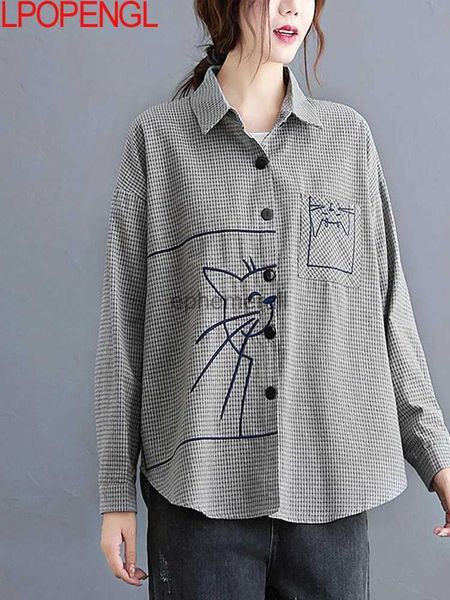 Blusas femininas camisas dos desenhos animados gato bordado xadrez camisa feminina oversized blusa feminina manga longa lapela remendo bolso vintage algodão camisa de linho topo yq231208