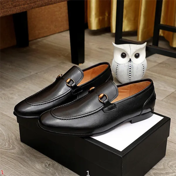 26mode 2024 Scarpe eleganti da uomo di lusso Inghilterra Scarpe casual di tendenza Maschile in pelle scamosciata Oxford Scarpe da sera firmate in pelle da uomo Appartamenti Zapatillas Hombre Plus Size 46