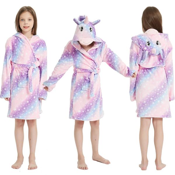 Полотенца Халаты Пижамы для маленьких девочек Единорог Детская ночная рубашка Зимняя детская одежда Халат Фланелевые полотенца с капюшоном для маленьких девочек с мультяшными животными 231208