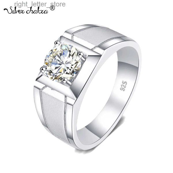 Con pietre laterali 2 anelli Moissanite per uomo Argento sterling 925 placcato oro bianco Fidanzamento Matrimonio Gioielli da uomo Regali alla moda Natale YQ231209