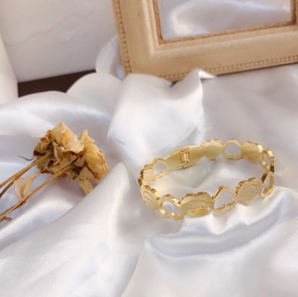 Moda nova pulseira feminina pulseira 18k banhado a ouro boutique pulseira designer jóias design clássico amor presente pulseira de alta qualidade jóias com caixa