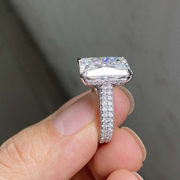 Anello nuziale di fidanzamento da donna con diamante Moissanite Lab dal taglio brillante bianco D Vvs1 Lab in oro massiccio da 8 ct di nuovo design