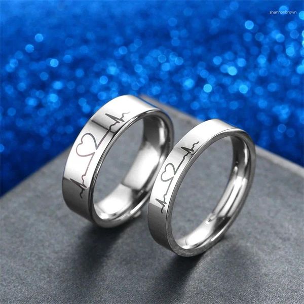 Anéis de cluster drop personalizado diy logotipo laser gravado nome titânio símbolo de batimento cardíaco casamento banda casal