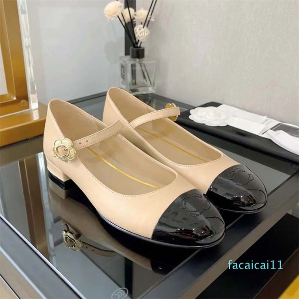 Sapatos casuais sandálias designer de salto baixo mulheres moda vestido sapato anel fivela saco redondo dedo do pé damasco preto branco