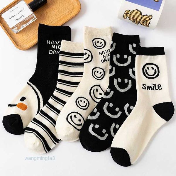 Socken Strumpfwaren 21 Socken Kinder schwarz Abteilung lächelndes Gesicht mittlere Röhre Damensocken gekämmte Baumwolle Buchstabe College Mode Socken