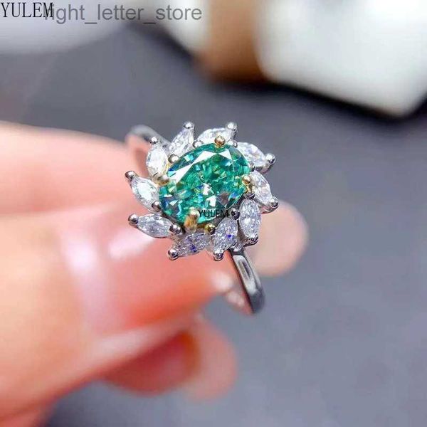 Com pedras laterais Yulem novo luxo forma oval verde moissanite 5x7mm design de moda anéis de noivado para mulheres yq231209