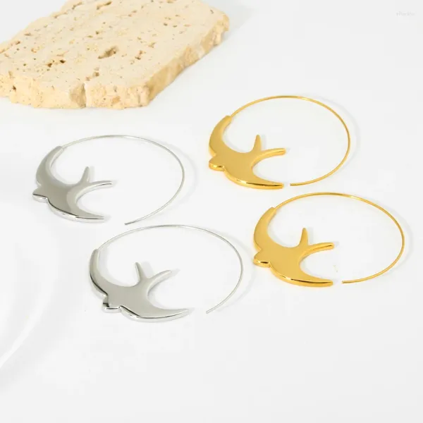 Brincos de argola minimalistas de aço inoxidável andorinha pássaro puxar através para mulheres cor dourada metal à prova d'água moda joias presente