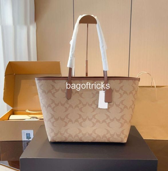 Sacola de alta qualidade Bolsa de luxo Designer de compras com fivela de sucção Padrão clássico elegante e durável Grande capacidade pousio Melhor mochila para viagens