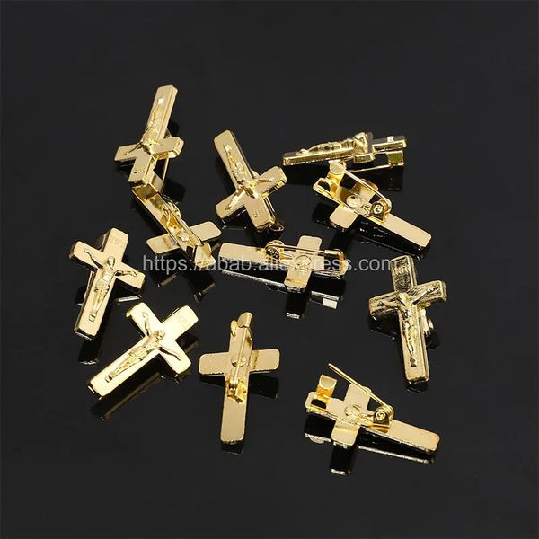 Pins Broches 5pcsGolden Cross Metal Badge em Christian Cross Pin Broche Jóias 15 * 25mm 231208