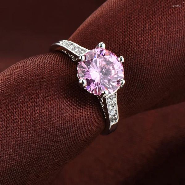 Anéis de cluster Luxo Simples Seis Garra Corte Redondo Anel de Cristal Moda Elegante Menina Inlay Preto / Rosa Zircon Charme Lady Cocktail Jóias