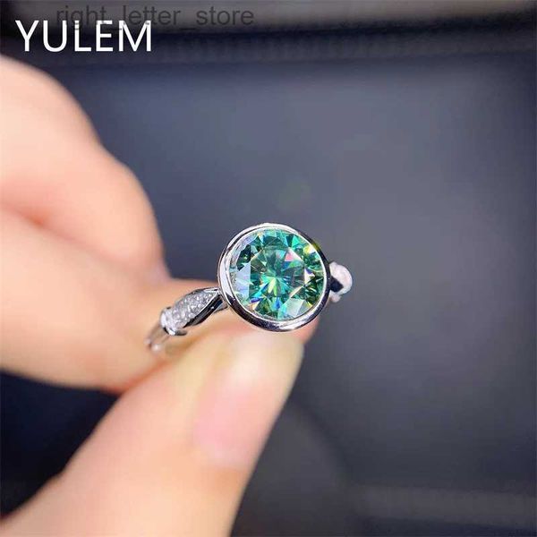 Com pedras laterais YULEM 2CT corte radiante Moissanite anel de noivado azul VVS anel de noivado de diamante anel de cunha de prata esterlina YQ231209