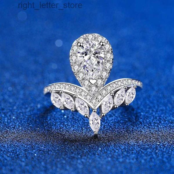 Com pedras laterais corte extravagante pêra diamante aliança de casamento 1 anel de noivado moissanite para mulheres chapeamento de platina joias de noiva de prata esterlina YQ231209