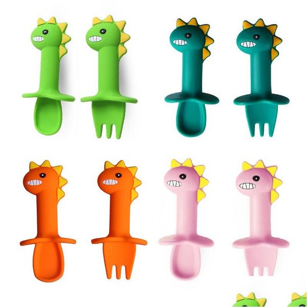 Kopjes Borden Gebruiksvoorwerpen Baby Leren Lepel Vorkset Korte steel Gemakkelijk Zacht Sile Bijtring Speelgoed Voeden Bestek Dinosaurus Servies Drop Deli Dhez9