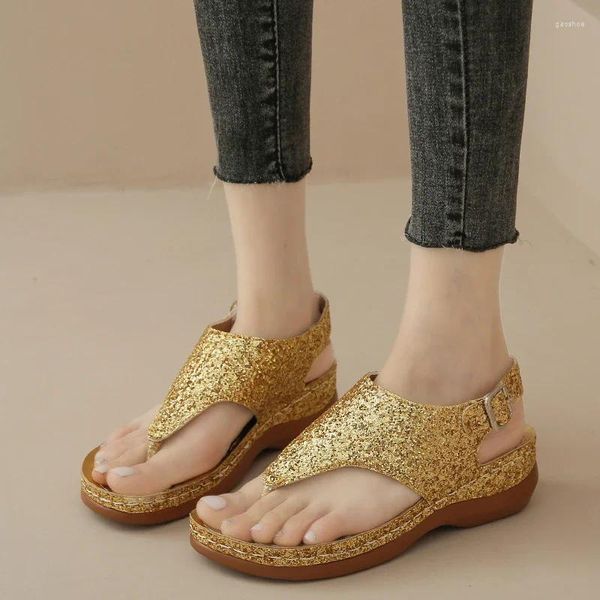 Sandálias moda uma palavra fivela 2023 verão feminino t-strap clip toe cunhas casuais senhora sapatos plataforma doce bling