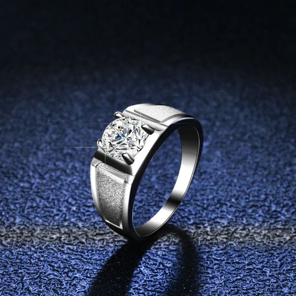Anéis de casamento Platinum PT950 1 quilate anéis de diamante atmosfera simples chefe masculino anel casamento fosco quatro garras jóias para homens 231208