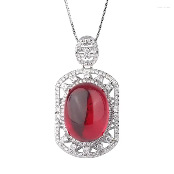 Kolye Kolyeler Bahar Qiaoer Kırmızı Yeşil Simüle edilmiş Chalcedony Büyük Kolye Boş Kakma Zirkon Kadın Laboratuar Ruby Emerald Takı