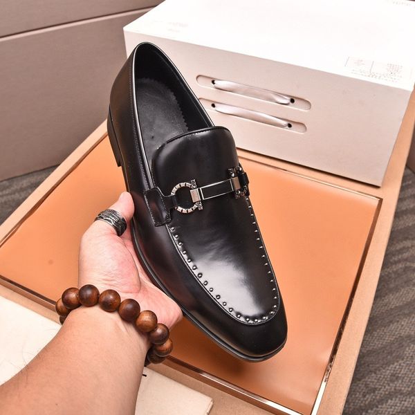 5model designer sapatos masculinos para festa preto sapato de patente para homens elegantes sapatos italianos deslizamento em mocassins masculinos plus size ponto toe sapatos de veludo