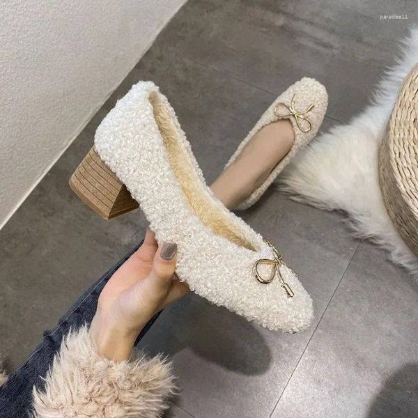 Sapatos de vestido inverno quente pele branca com lã de cordeiro de salto alto para 2023 mulheres